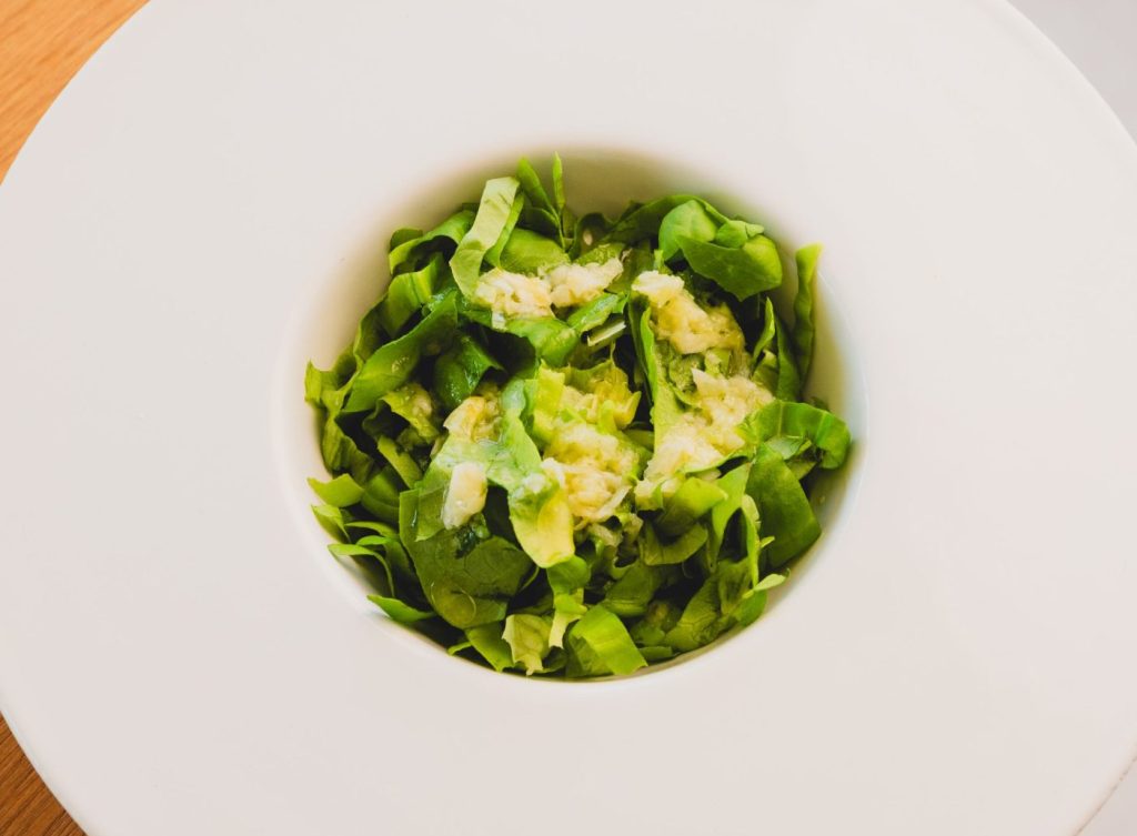 Ensalada de lechuga malagueña en caldo - receta tradicional de Benalmádena