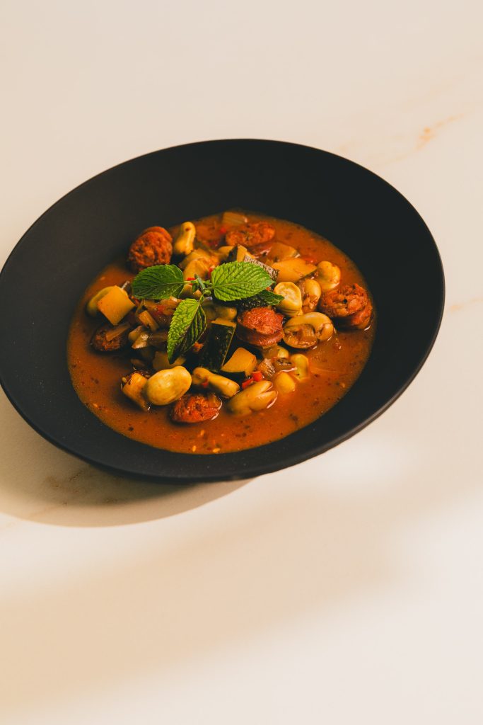 Guiso de chorizo con verduras - receta tradicional de Benalmádena