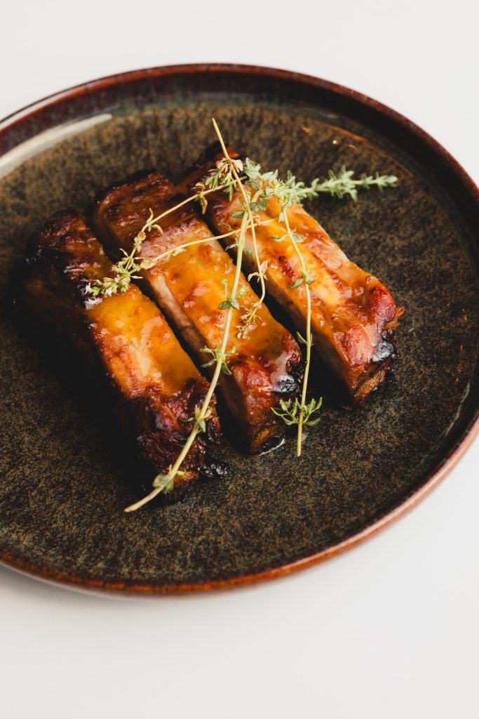 Costillas con mostaza y miel - receta tradicional de Benalmádena