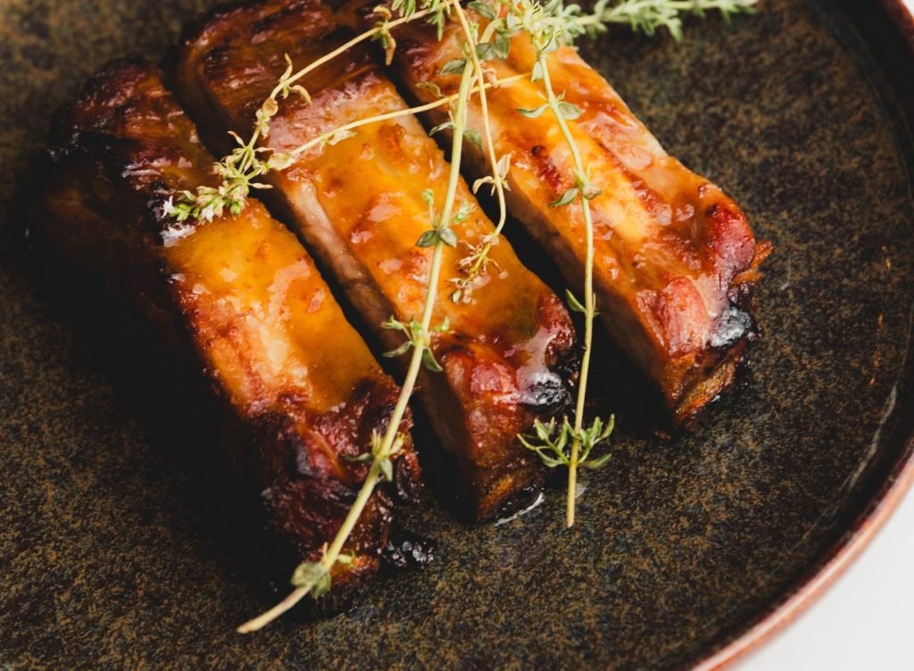 Costillas con mostaza y miel - receta tradicional de Benalmádena
